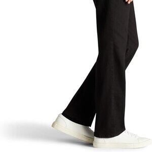 NWT Lee Slims Classic Relaxed Fit Straight Leg Jean - Size 18 Long